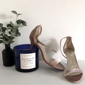 Bandolino Pink Velvet heals, size 8, like new, only worn once.